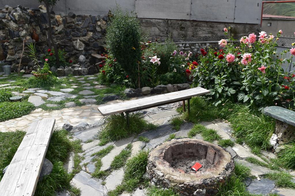 Qusha Guesthouse Meeting In The Mountains And Views Kazbegi Luaran gambar