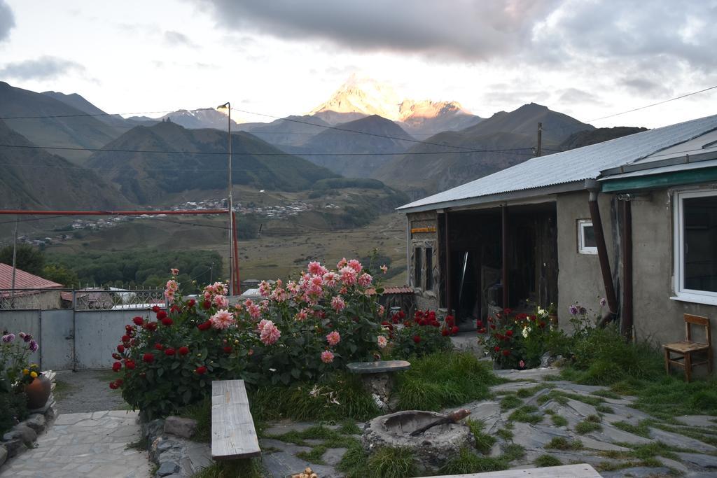 Qusha Guesthouse Meeting In The Mountains And Views Kazbegi Luaran gambar