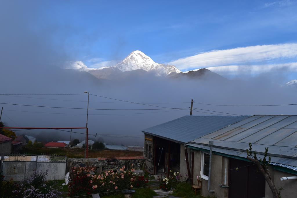 Qusha Guesthouse Meeting In The Mountains And Views Kazbegi Luaran gambar