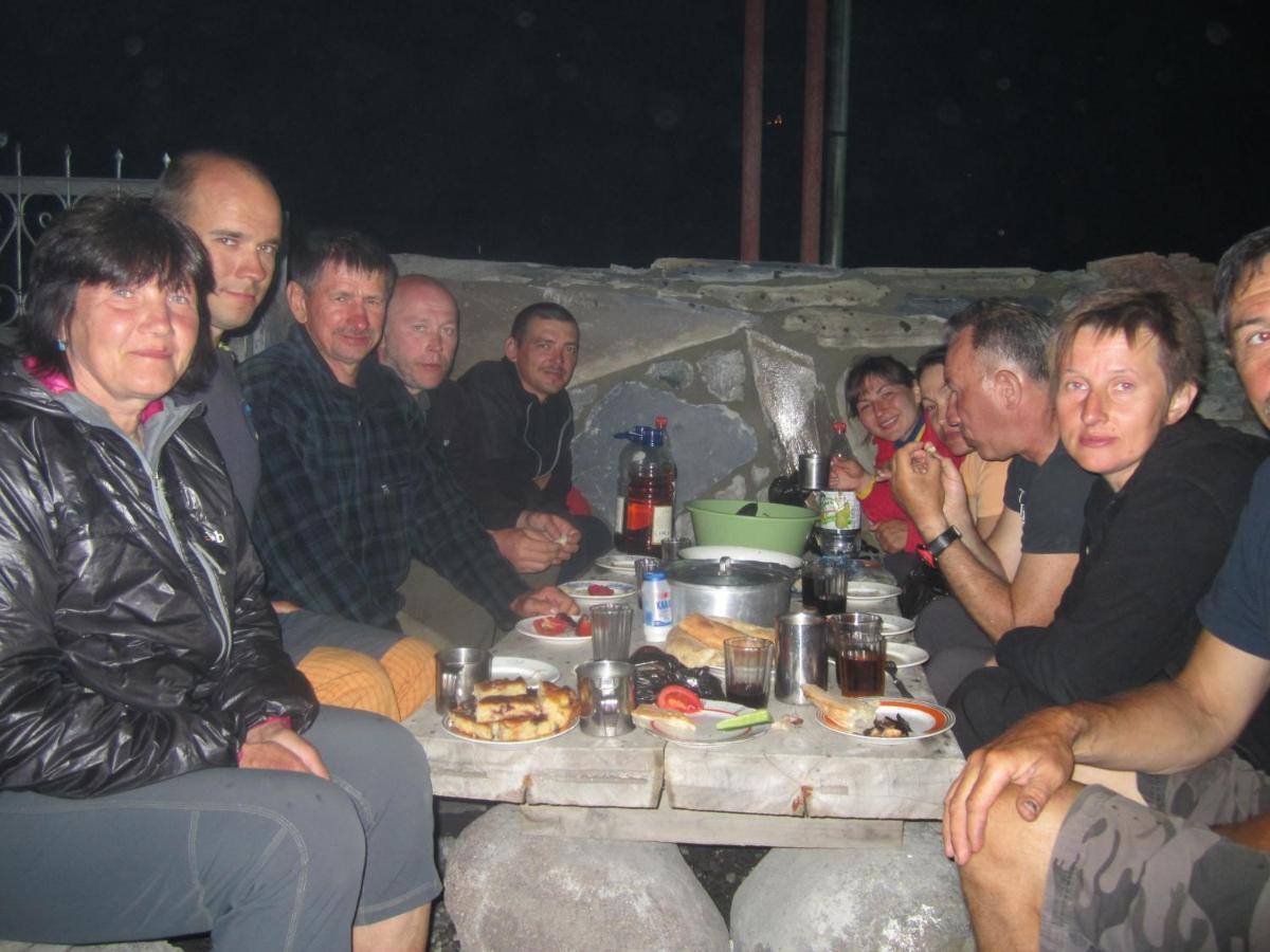 Qusha Guesthouse Meeting In The Mountains And Views Kazbegi Luaran gambar
